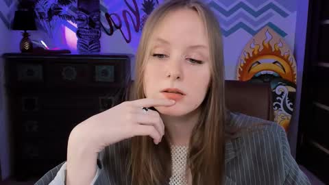 Vivien online show from 02.22.25