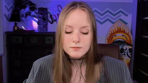 Vivien online show from 02.23.25