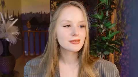 Vivien online show from 11.28.25