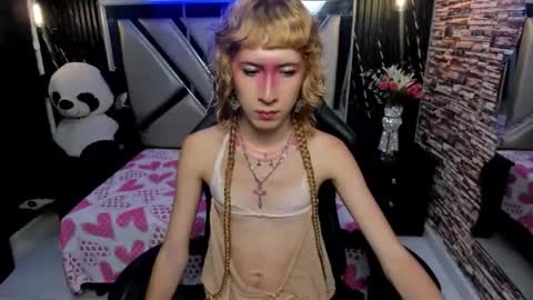 vivienne hadid online show from 06.09.26