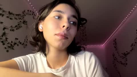 Snapshot of viviennebreihan chatting on 11.23.25 Vivi online show from 11.23.25