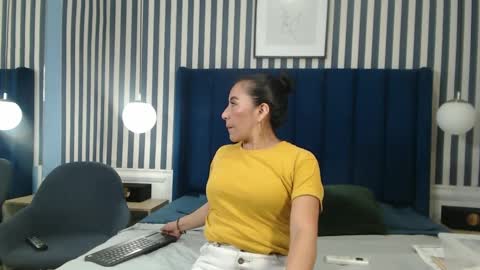 Vivian  online show from 09.17.25