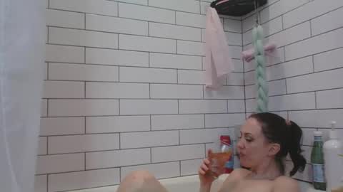 viviennoir online show from 01.14.26