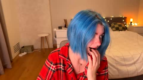 Polly  Online mostly at 9pm-2am UK Time online show from 12.10.24