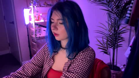 Polly  Online mostly at 9pm-2am UK Time online show from 12.16.25