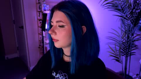 Polly  Online mostly at 9pm-2am UK Time online show from 12.17.25