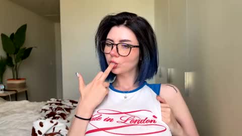 Polly  Online mostly at 9pm-2am UK Time online show from 06.05.26