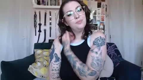 Snapshot of vixinvvitch chatting on 06.17.26 VIXIN online show from 06.17.26