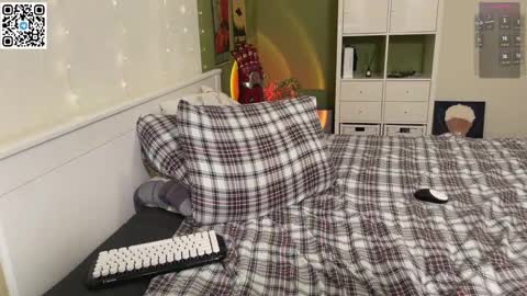 Snapshot of vlad_ggvldd chatting on 03.07.25 Vlad Dinovich online show from 03.07.25