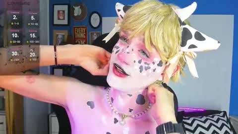 Snapshot of vladhellsing4 chatting on 10.21.25 Vlad online show from 10.21.25