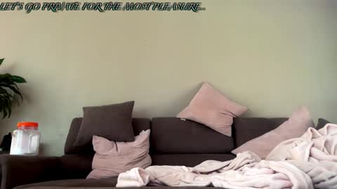 Voiletxx online show from 12.17.25