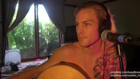 Snapshot of voodoo_hd chatting on 09.23.25 Voodoo and Lucy online show from 09.23.25