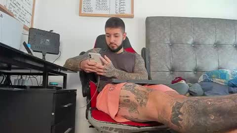 Snapshot of vyxen_ chatting on 02.13.26 vyxen_ online show from 02.13.26