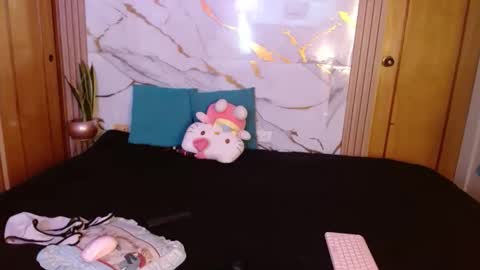 Snapshot of w_kittycat chatting on 03.30.26 kitty SUPORT ME AND MY BABY SINGLE MOMY online show from 03.30.26