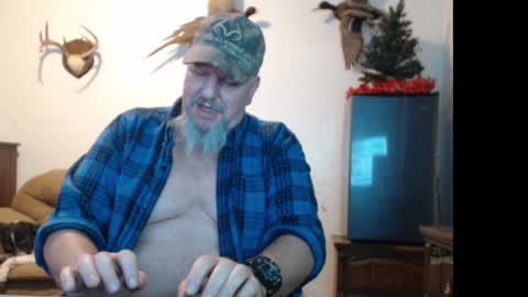 Snapshot of walkingbird chatting on 12.22.24 walkingbird online show from 12.22.24