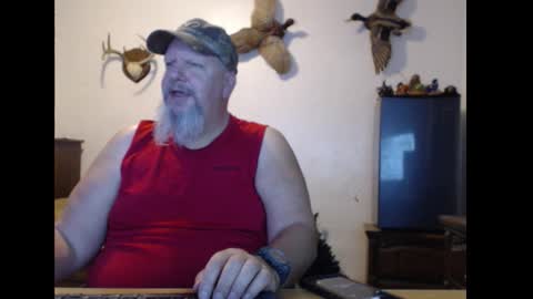 Snapshot of walkingbird chatting on 10.24.25 walkingbird online show from 10.24.25