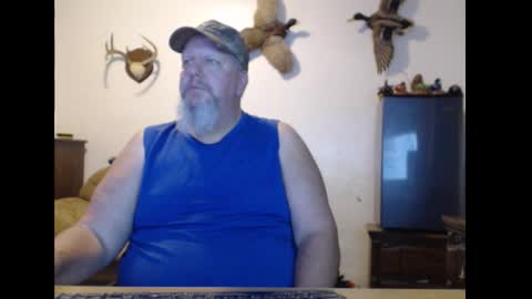 Snapshot of walkingbird chatting on 11.16.25 walkingbird online show from 11.16.25