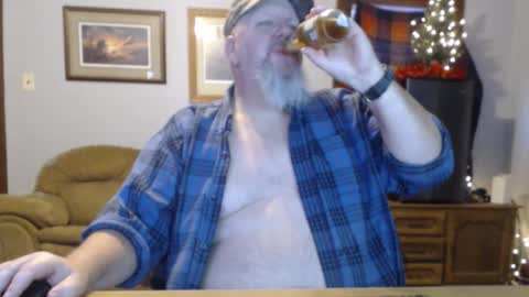 Snapshot of walkingbird chatting on 12.20.25 walkingbird online show from 12.20.25