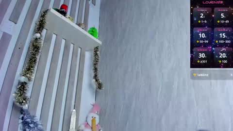 Snapshot of wandaloov chatting on 12.20.24 wanda online show from 12.20.24