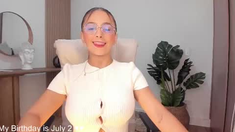 Snapshot of wandathompson_ chatting on 06.11.26 Wanda online show from 06.11.26