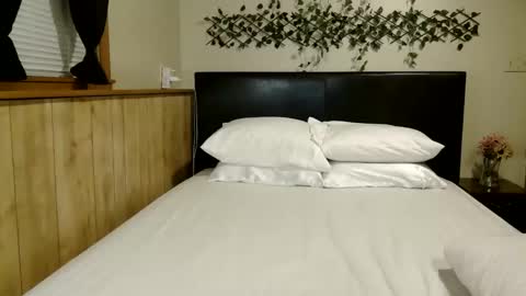 wanderlustgaal online show from 12.18.25