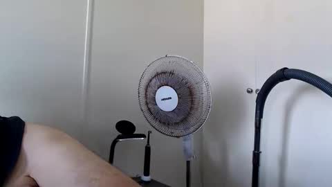 wants online show from 01.05.25