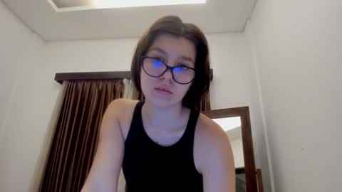 Snapshot of warm_june chatting on 01.12.25 June online show from 01.12.25