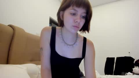 Snapshot of warm_june chatting on 01.15.25 June online show from 01.15.25