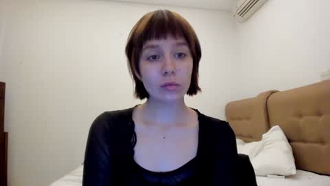 Snapshot of warm_june chatting on 01.16.25 June online show from 01.16.25