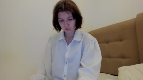 Snapshot of warm_june chatting on 01.29.25 June online show from 01.29.25