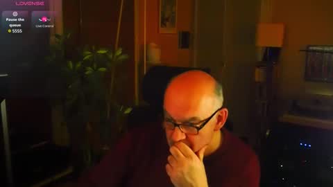 Snapshot of warp147 chatting on 11.11.25 warp147 online show from 11.11.25