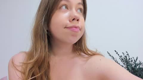 Snapshot of watermelon_sugar_ chatting on 03.03.25 Tess Pls support me with Can we reach 155 my favorite number online show from 03.03.25