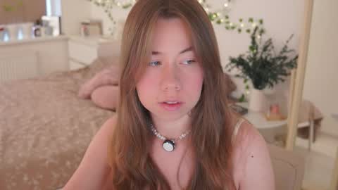 Snapshot of watermelon_sugar_ chatting on 11.18.25 Tess Pls support me with Can we reach 155 my favorite number online show from 11.18.25