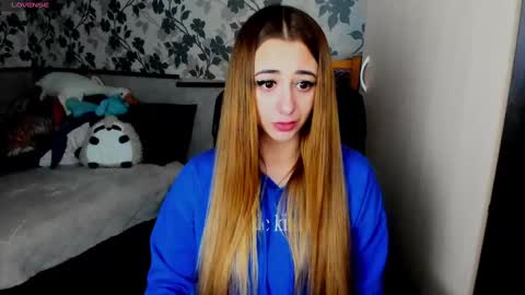 Snapshot of weakness4u chatting on 02.07.25 Maya online show from 02.07.25