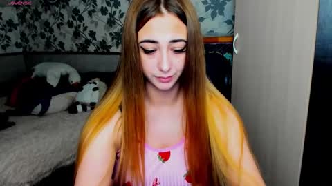 Snapshot of weakness4u chatting on 10.06.25 Maya online show from 10.06.25