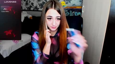 Snapshot of weakness4u chatting on 10.27.25 Maya online show from 10.27.25