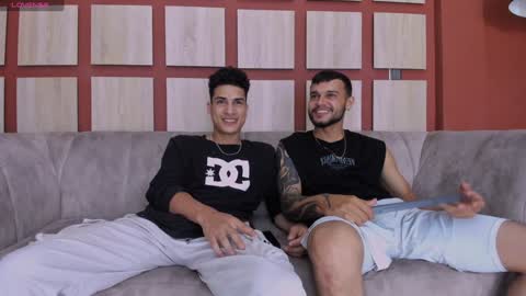 Jhonny Dick  his neighbors. online show from 12.04.24