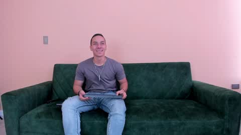 Jhonny Dick  his neighbors. online show from 12.11.24