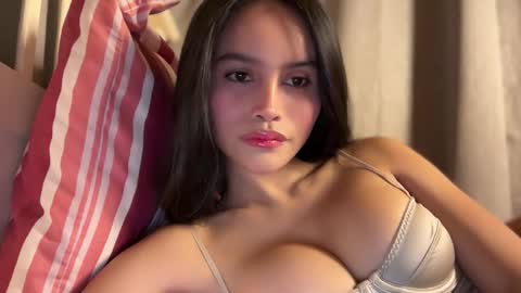 Snapshot of webcammaggie chatting on 11.15.25 Maggie online show from 11.15.25