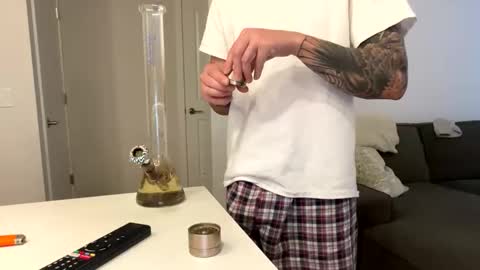 Snapshot of weeklymarz97 chatting on 11.05.25 weeklymarz97 online show from 11.05.25