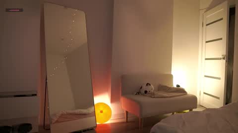 Snapshot of weisssy chatting on 03.22.26 Maya online show from 03.22.26