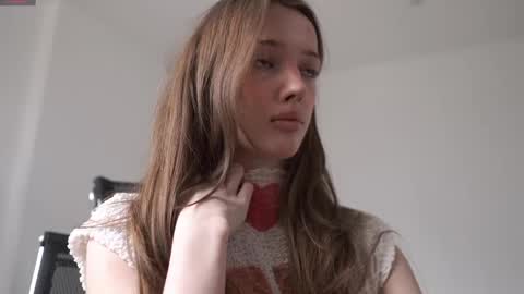 Snapshot of weisssy chatting on 04.16.26 Maya online show from 04.16.26