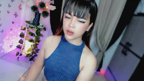 Hi Im LOVIE Please dont forget to follow and thumbs up me online show from 04.17.26