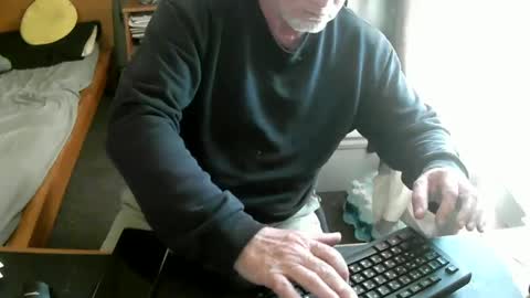 Snapshot of wellkrakenwell chatting on 11.05.25 wellkrakenwell online show from 11.05.25