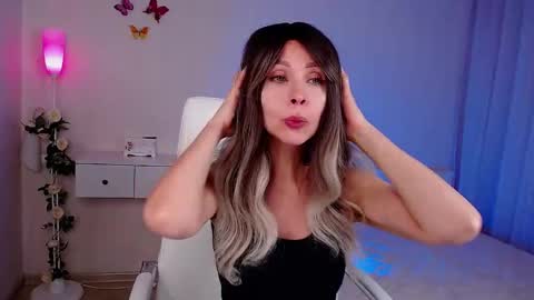 Wendi Foster online show from 11.06.25