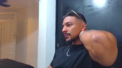 Snapshot of wesleyrogger chatting on 10.04.25 Wesley Rogger online show from 10.04.25