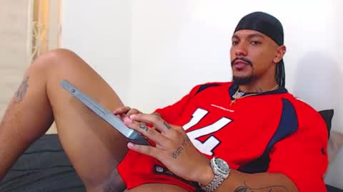 Snapshot of wesleyrogger chatting on 10.06.25 Wesley Rogger online show from 10.06.25