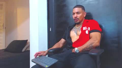 Snapshot of wesleyrogger chatting on 10.15.25 Wesley Rogger online show from 10.15.25