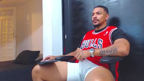 Snapshot of wesleyrogger chatting on 10.20.25 Wesley Rogger online show from 10.20.25