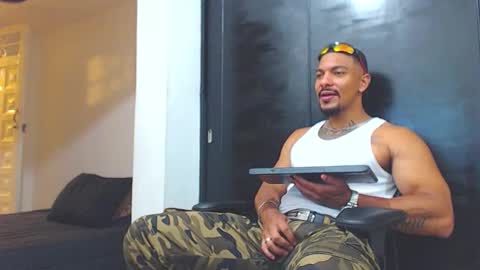 Snapshot of wesleyrogger chatting on 10.22.25 Wesley Rogger online show from 10.22.25